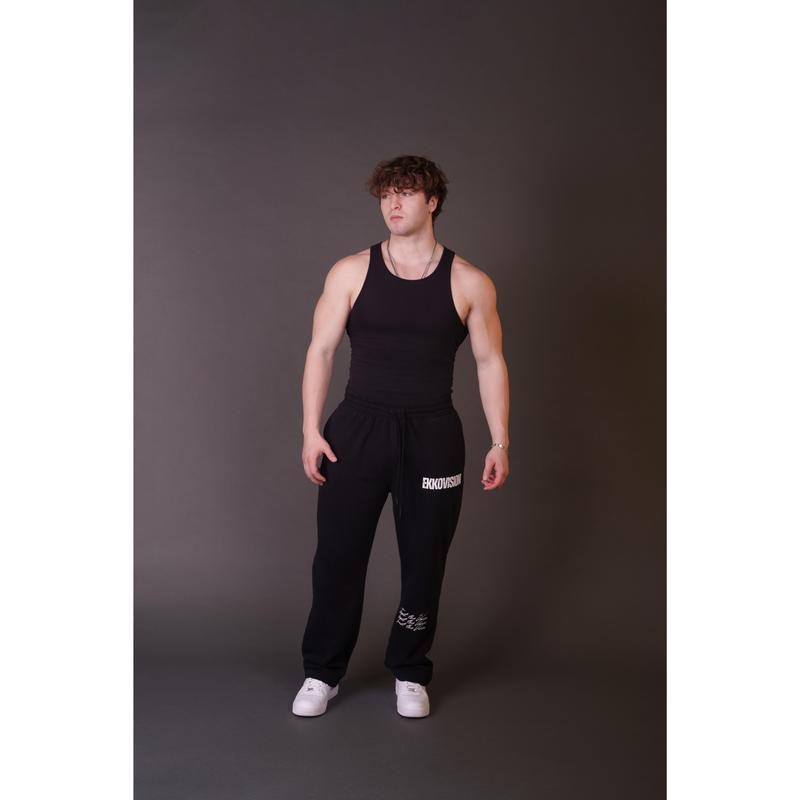 EKKO Straight Leg Jogger Model is 6 'wearing a size XL